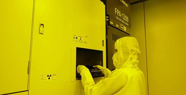 日媒稱佳能光刻機業(yè)務(wù)東山再起 挑戰(zhàn)阿斯麥霸主地位