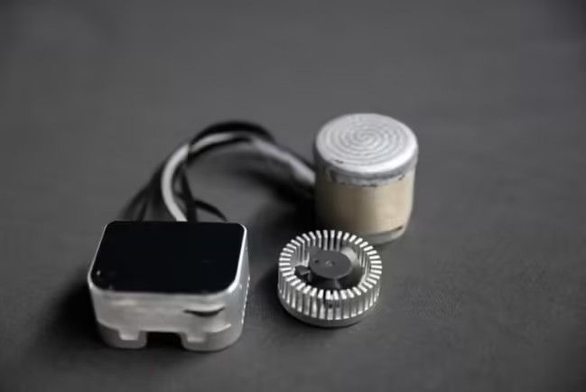 清華團(tuán)隊(duì)研發(fā)出高分辨率傳感器 突破機(jī)器人“類人觸覺”核心難題